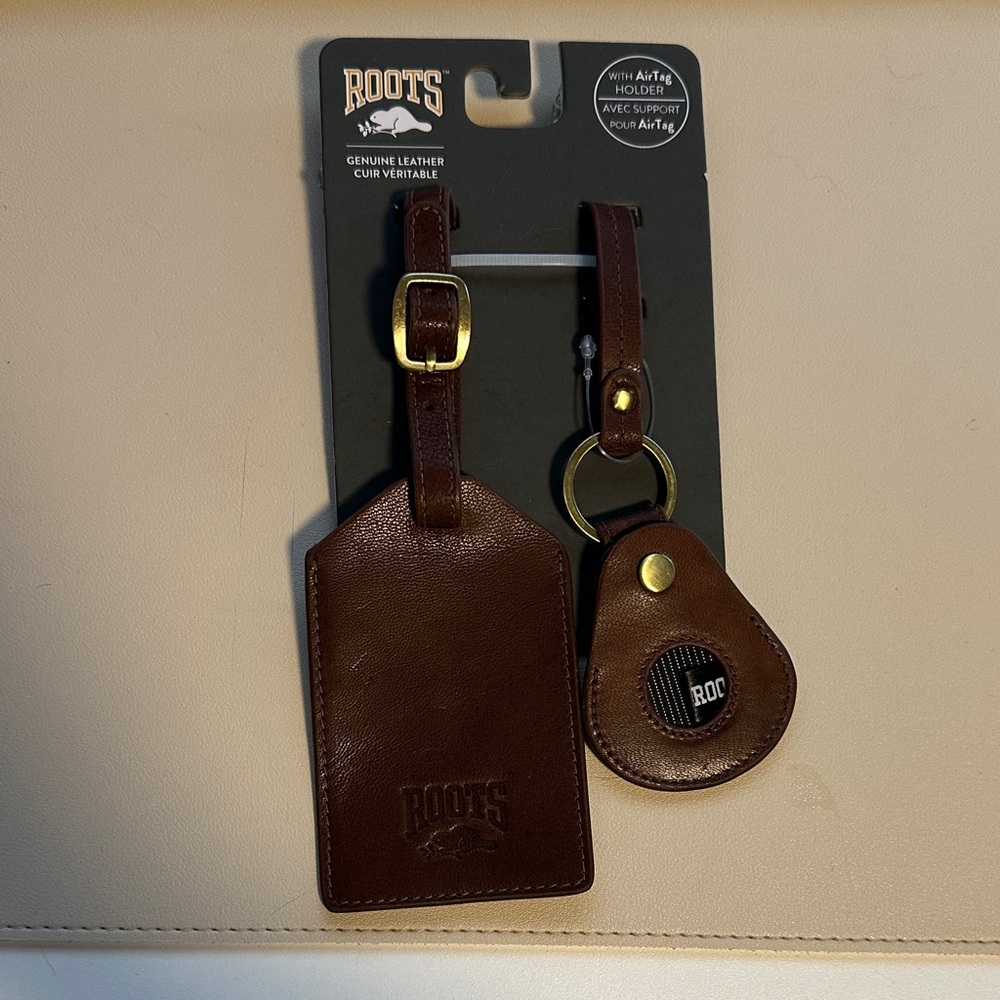 Roots Dark Brown Leather Luggage Tag and AirTag Set